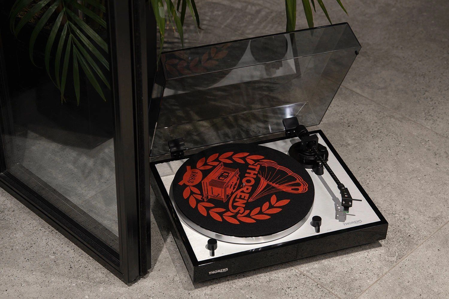 Виниловый проигрыватель Thorens TD-402DD Highgloss Black