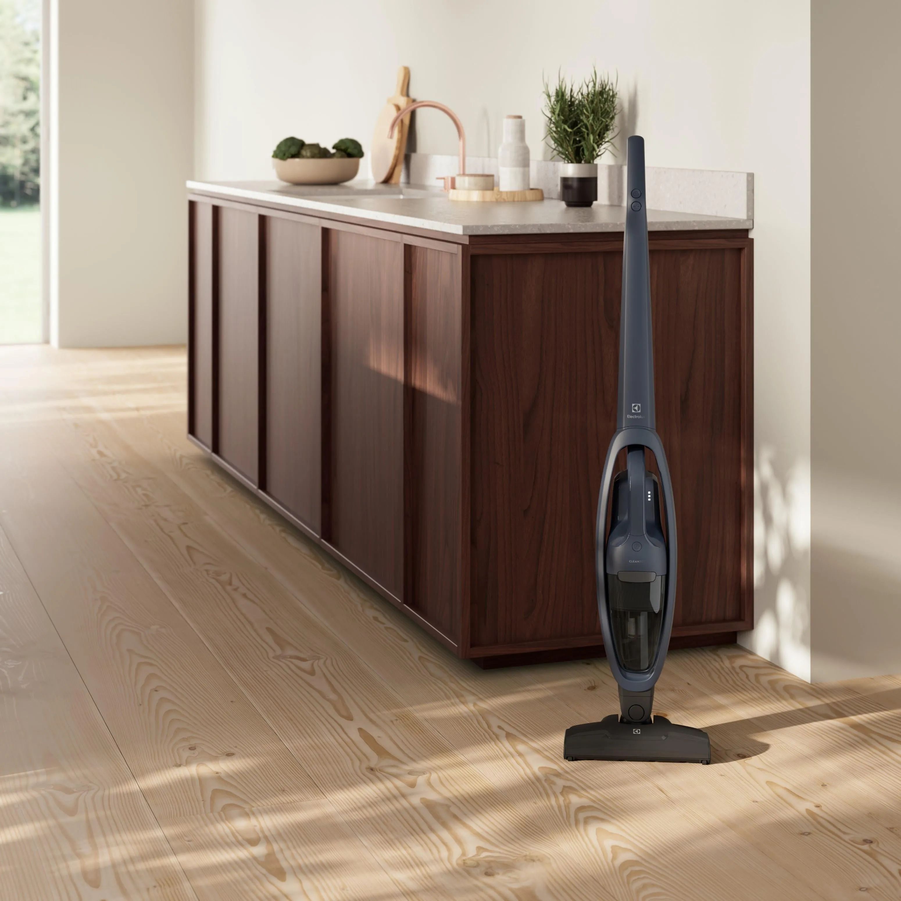 Вертикальный пылесос Electrolux Clean 300 ES31C183DB