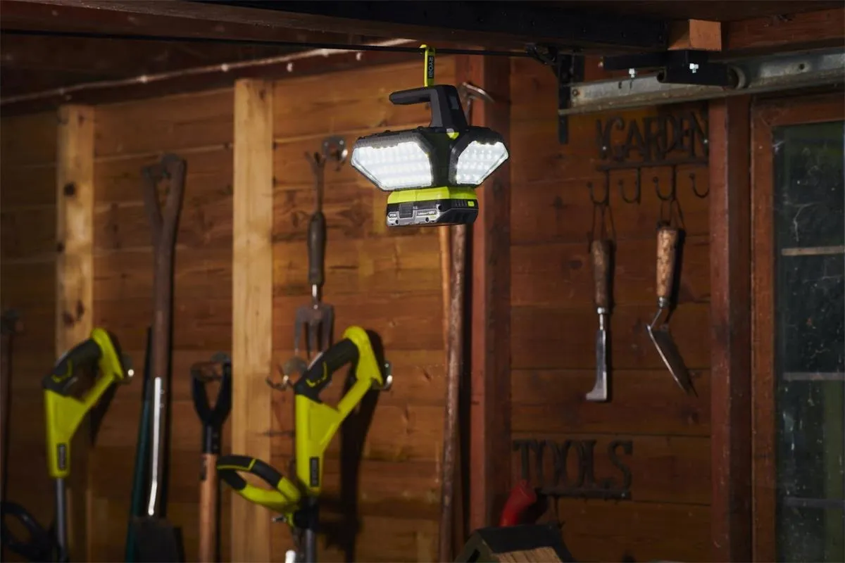 Лампа для мастерской RYOBI R18L3600