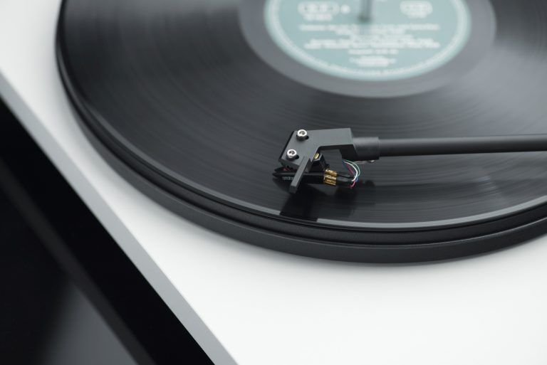 Проигрыватель виниловых дисков Pro-Ject Primary E Phono чёрный