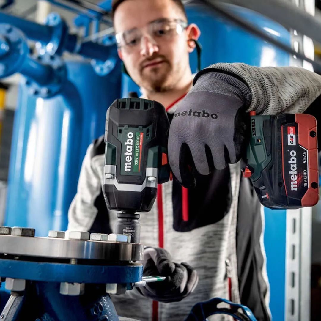 Аккумуляторный ударный гайковёрт Metabo SSW 18 LTX 800 BL в кейсе metaBOX, без АКБ и ЗУ (602403840)