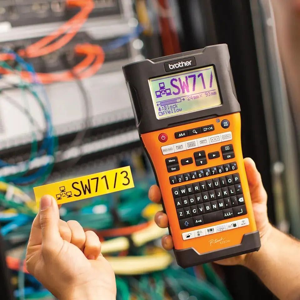 Принтер этикеток Brother PT-E550WNIVP (PTE550WNIVPTL1)
