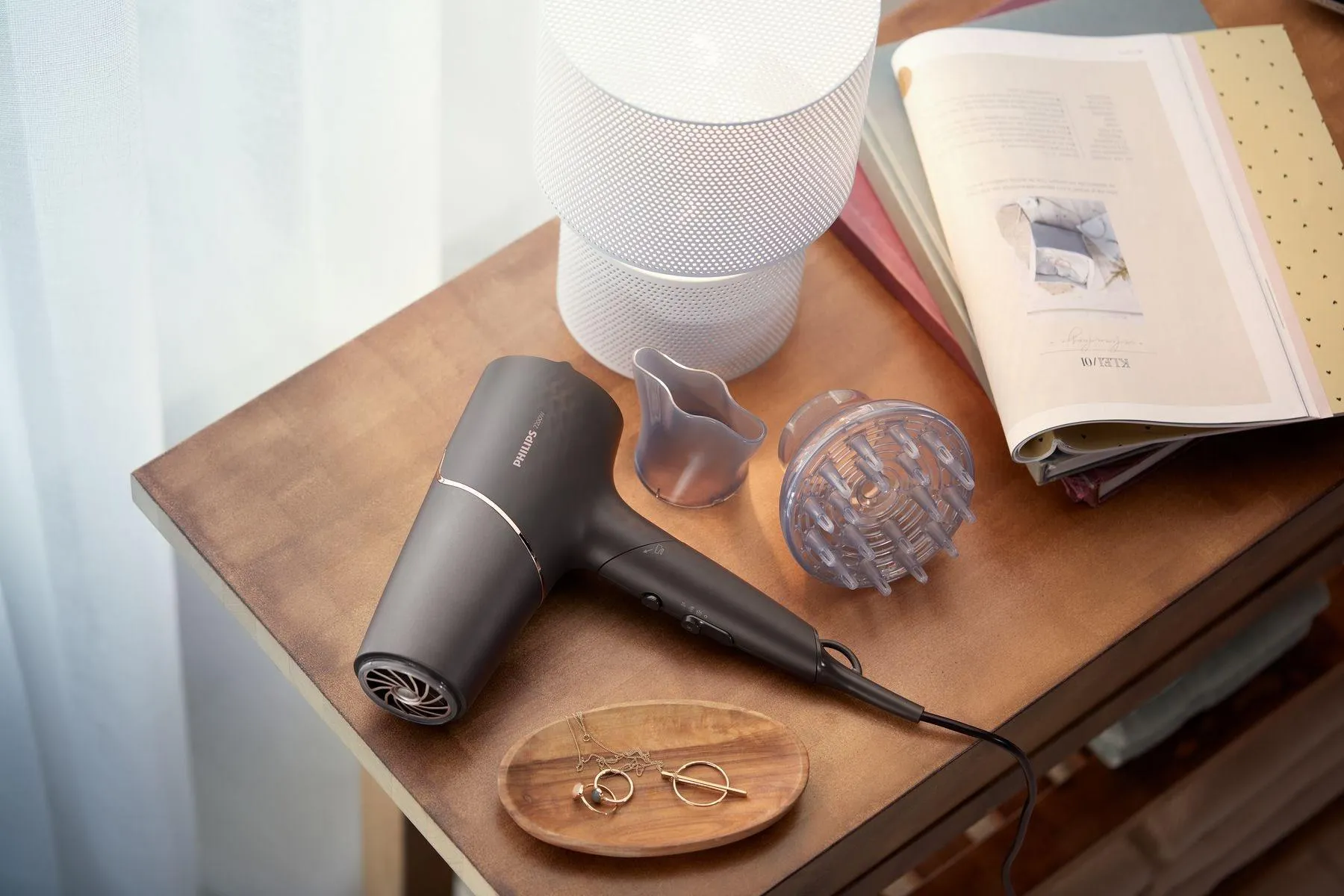 Фен для волос Philips BHD538