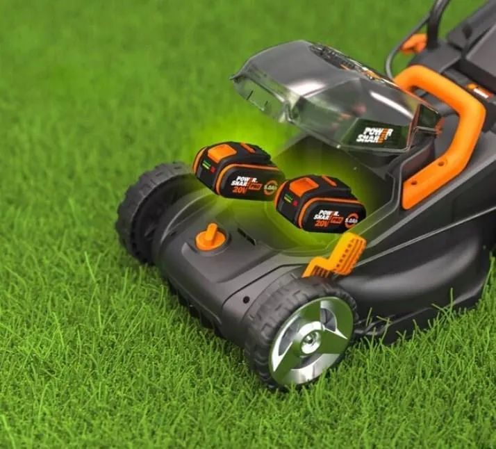 Аккумуляторная газонокосилка Worx WG743E