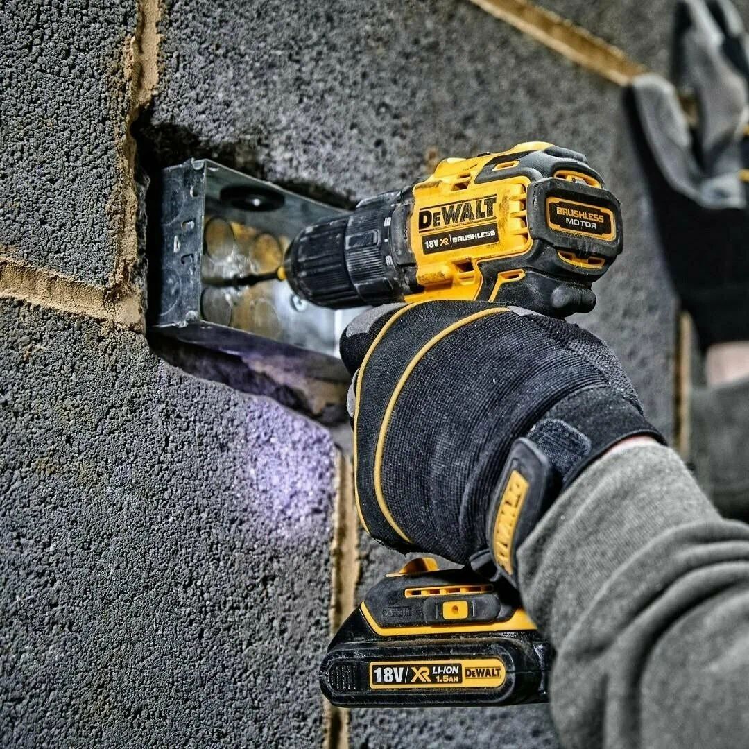 Дрель-шуруповерт бесщеточный DeWALT DCD708NT