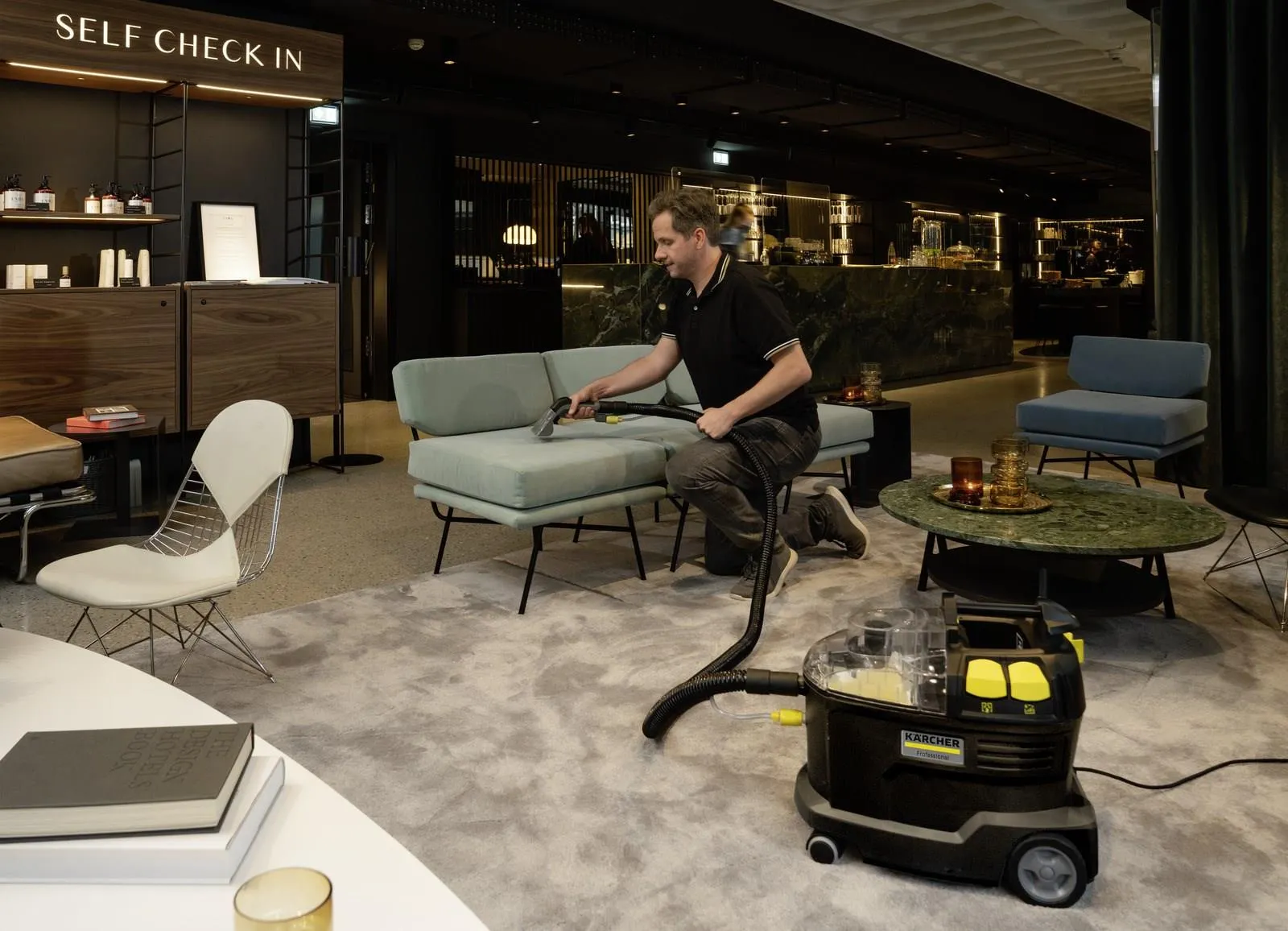 Профессиональный моющий пылесос Karcher Puzzi 8/1 Anniversary Edition 1.100-248.0