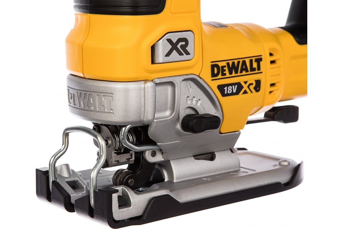 Аккумуляторный электролобзик DeWALT DCS334NT