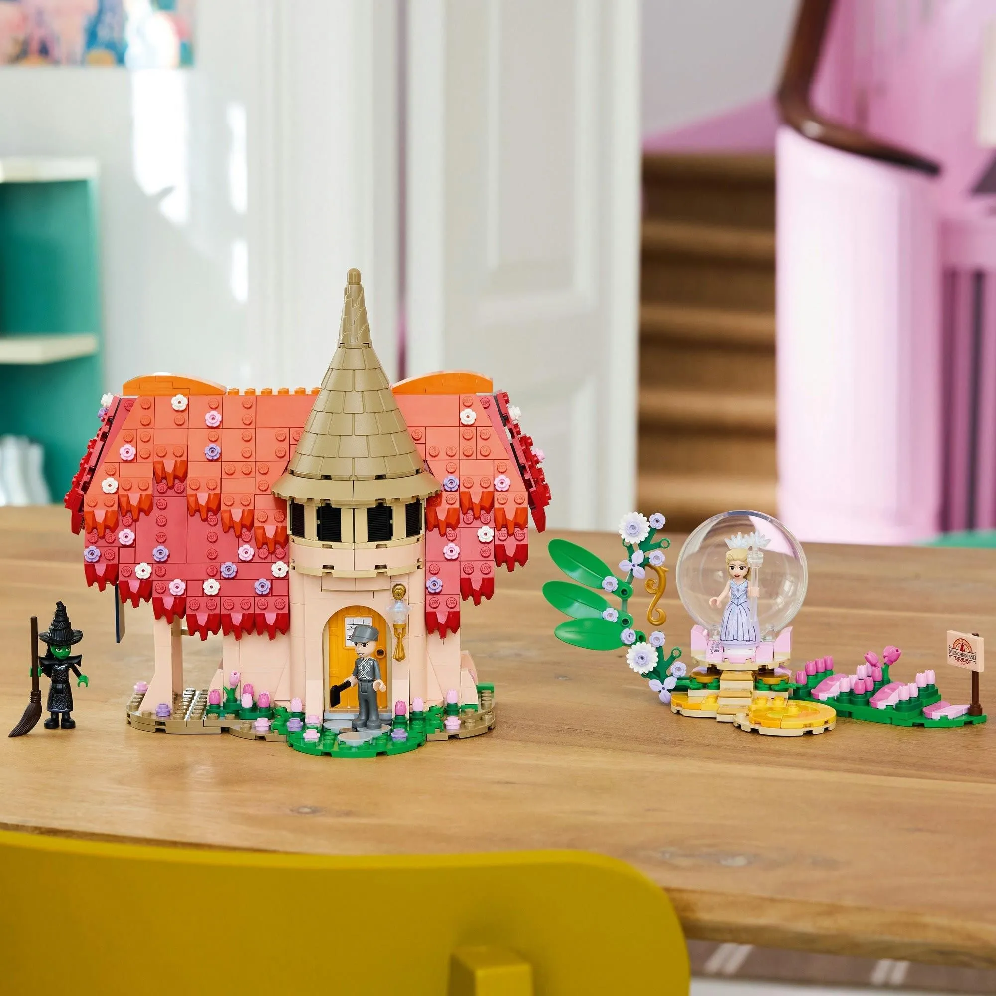 LEGO Wicked 75690 Визит Глинды и Эльфабы в Манчкинленд