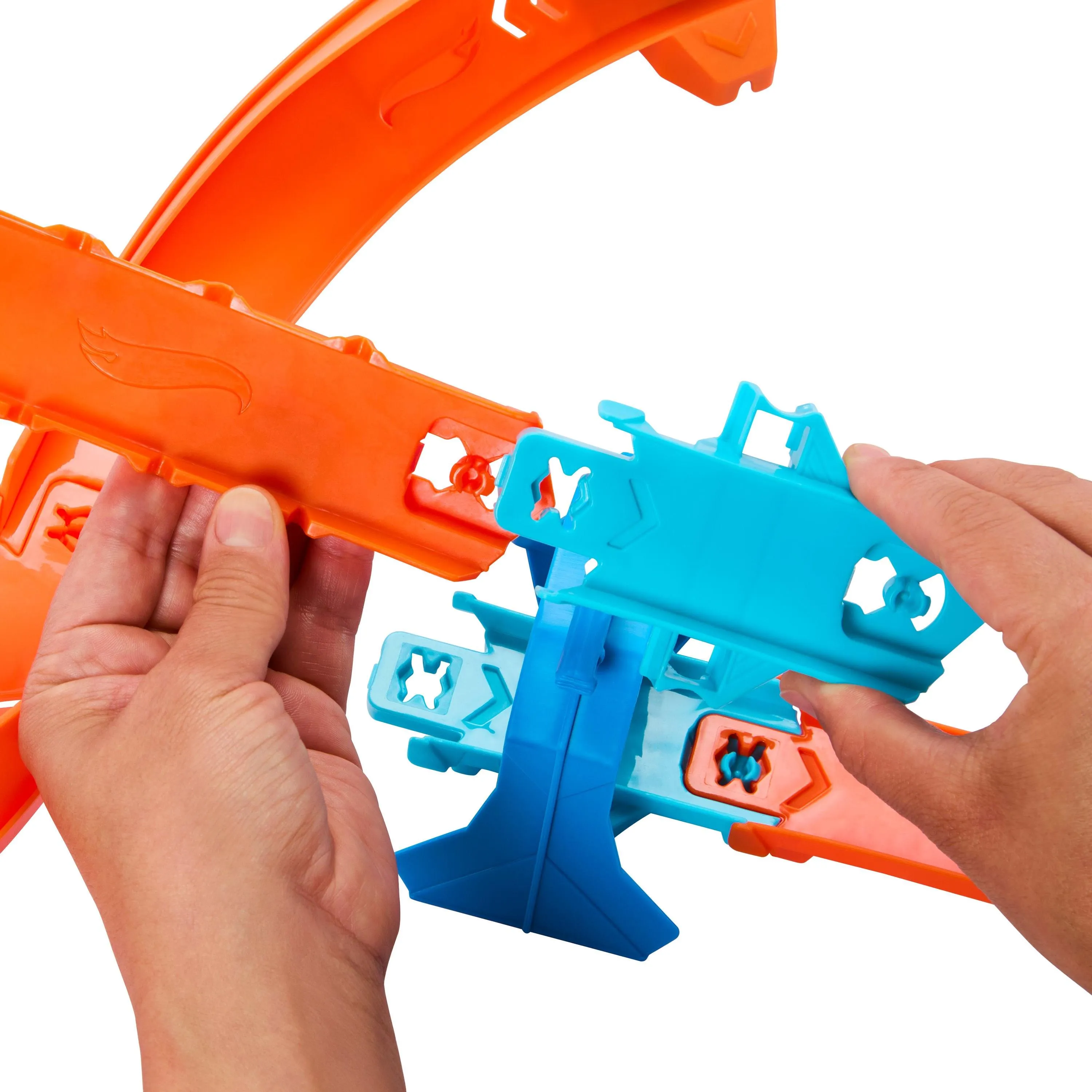 Hot Wheels Track Creator «Суперпрыжок», трек с приводом и машинкой (JDB49)