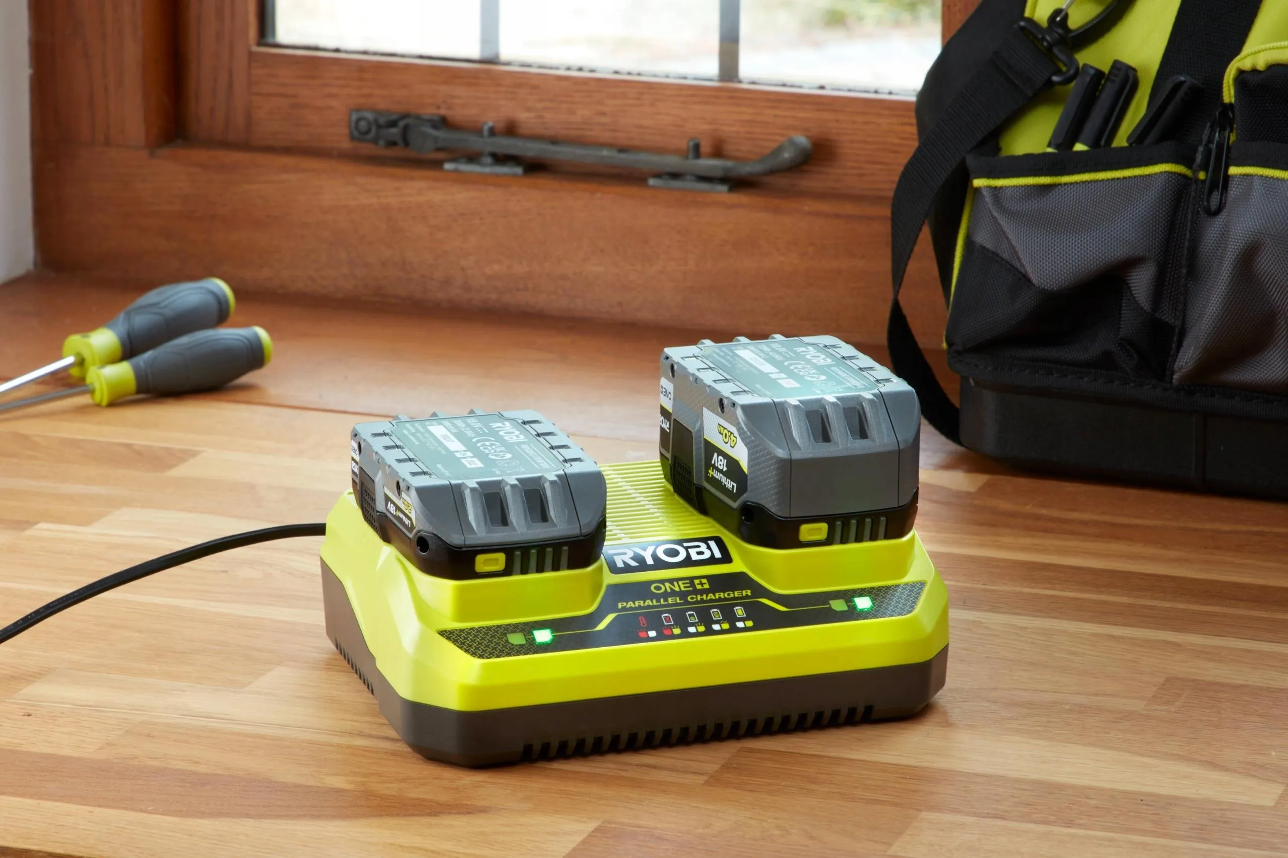 Зарядное устройство RYOBI RC18240
