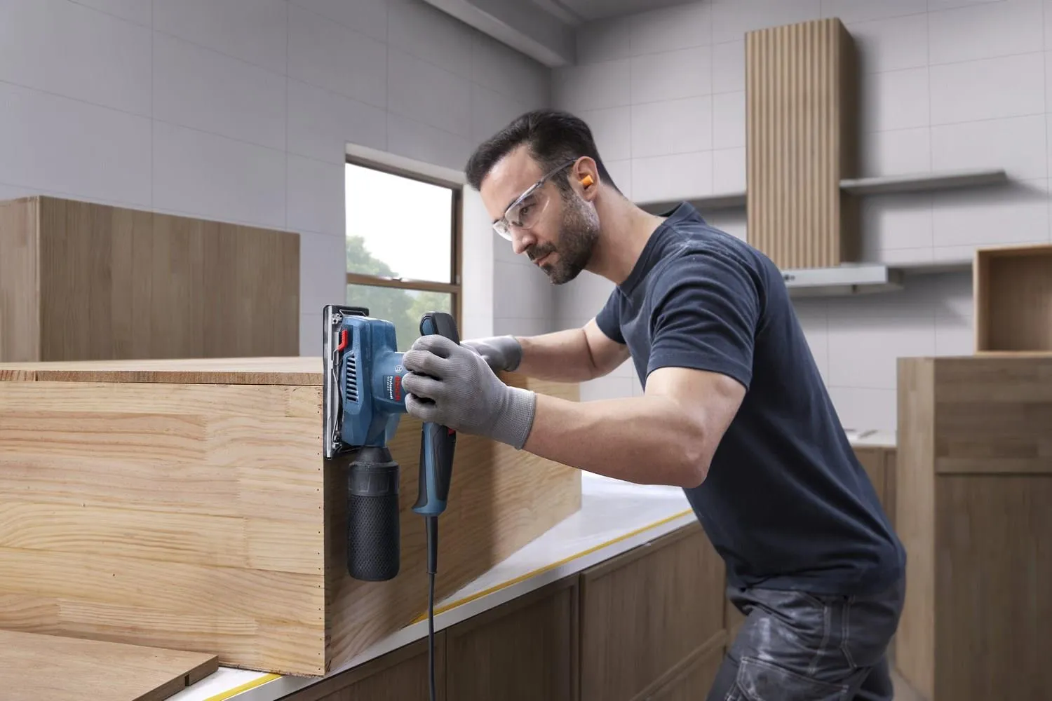 Ленточная шлифовальная машина сетевая Bosch GSS 20-18 A Professional 0601070101