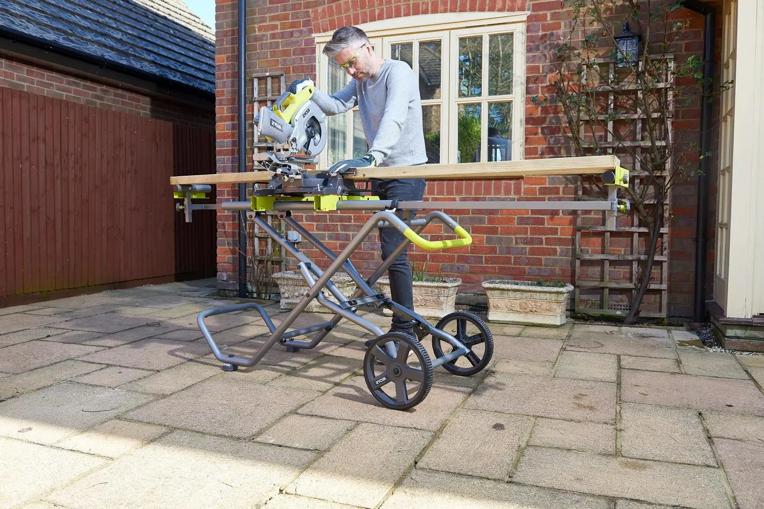 Верстак для торцовочной пилы RYOBI RLSW01