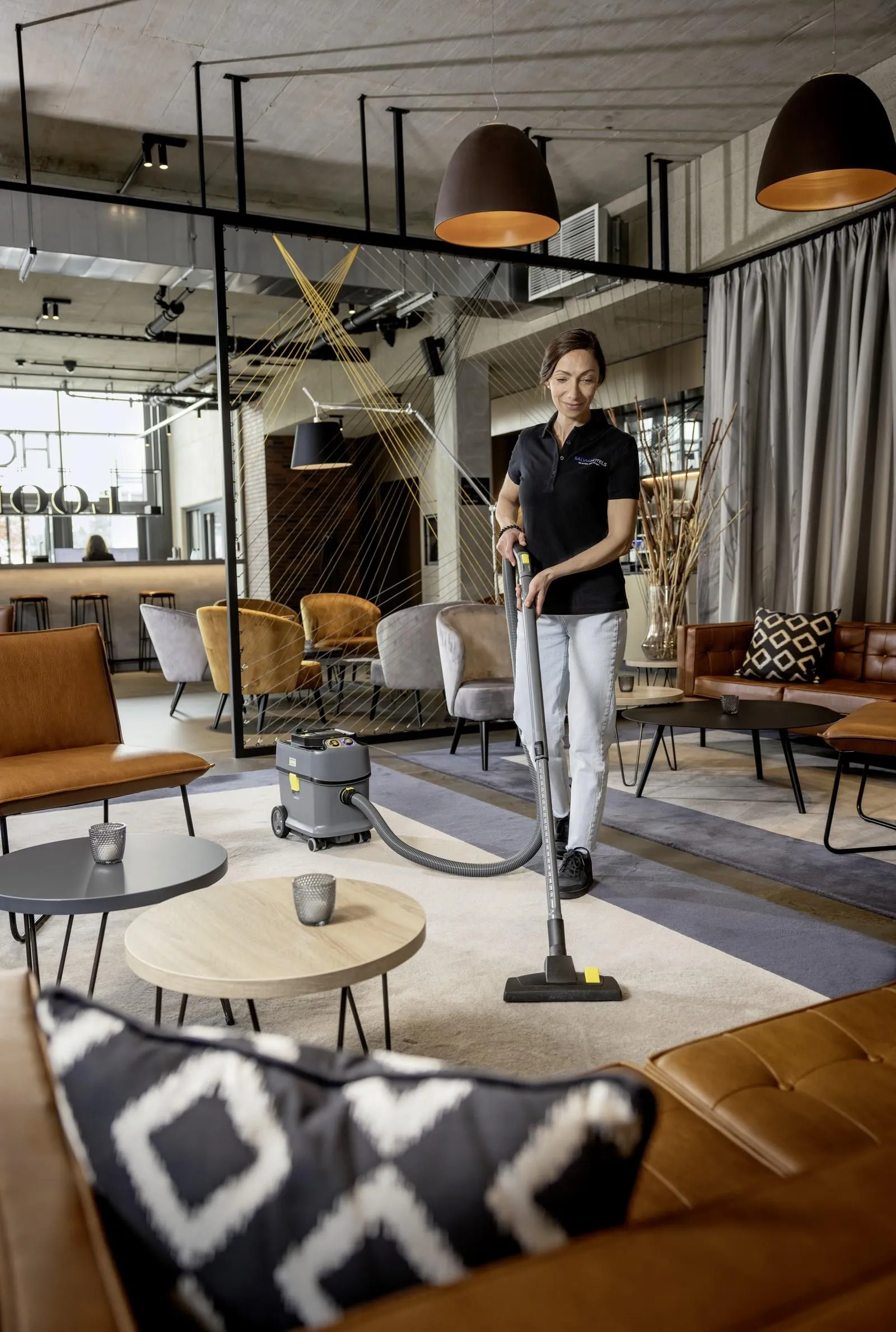 Аккумуляторный пылесос для сухой уборки Karcher T 15/1 Bp Adv HEPA 1.355-351.0