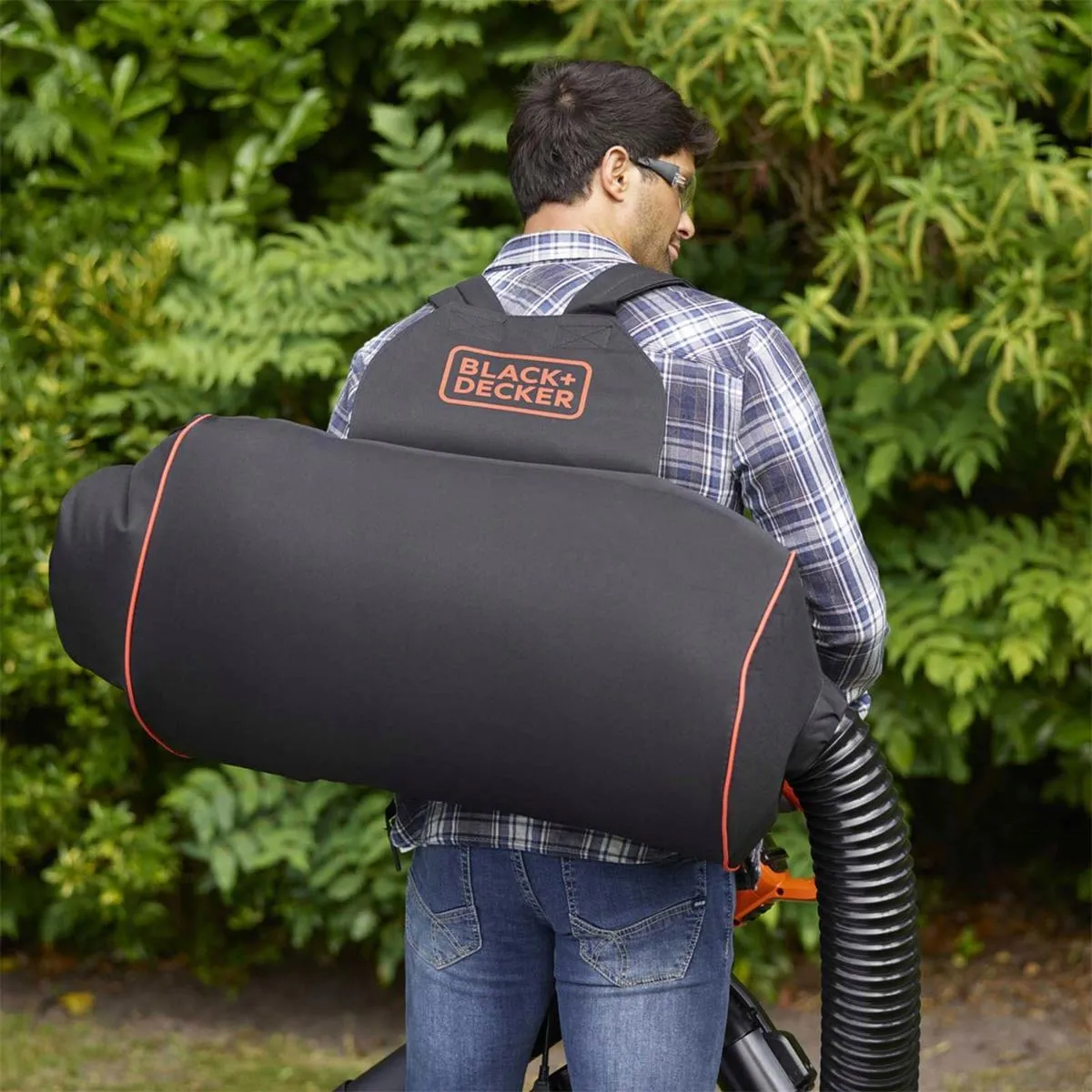 Садовый пылесос воздуходувка Black&Decker BEBLV300-QS
