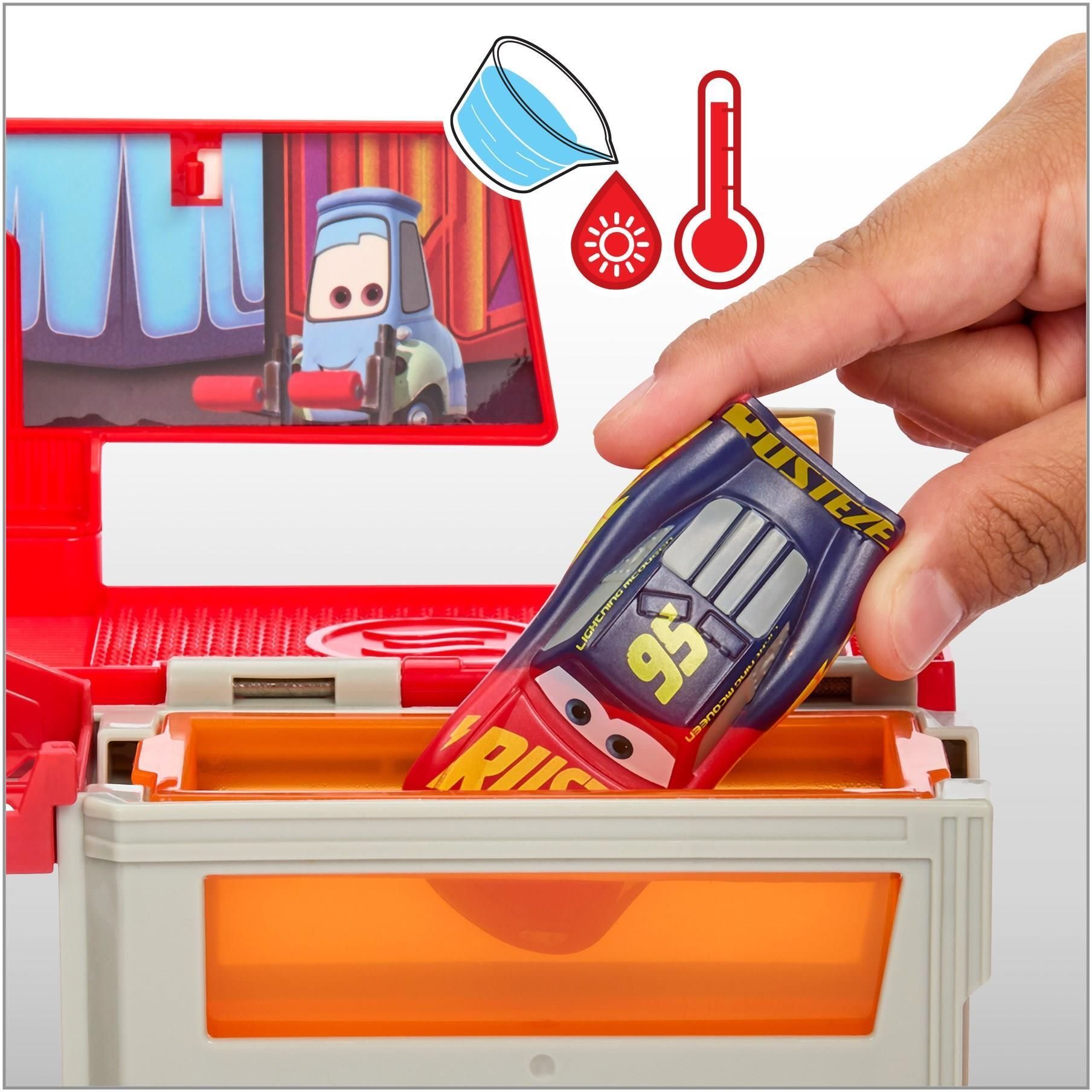 Машинки Mattel Disney Pixar Cars - Машинки из мультфильма Тачки - Мобильная покрасочная мастерская. Набор смены цвета с транспортером и меняющий цвет автомобиль Молния МакКуин HPD82