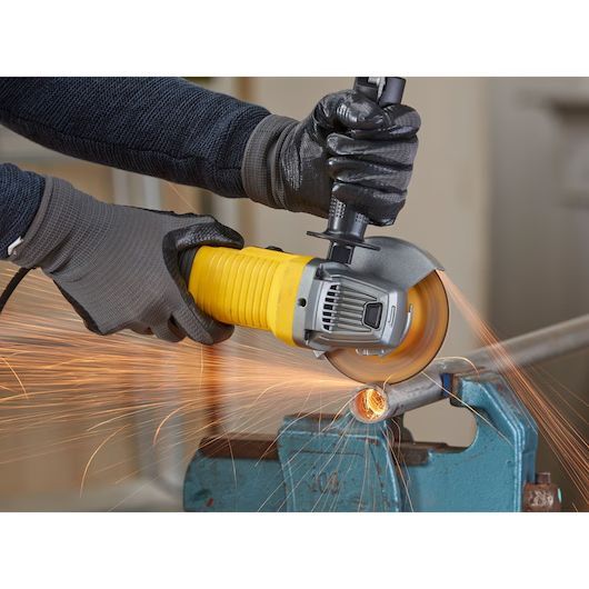Угловая шлифовальная машина Stanley FMEG220K-QS