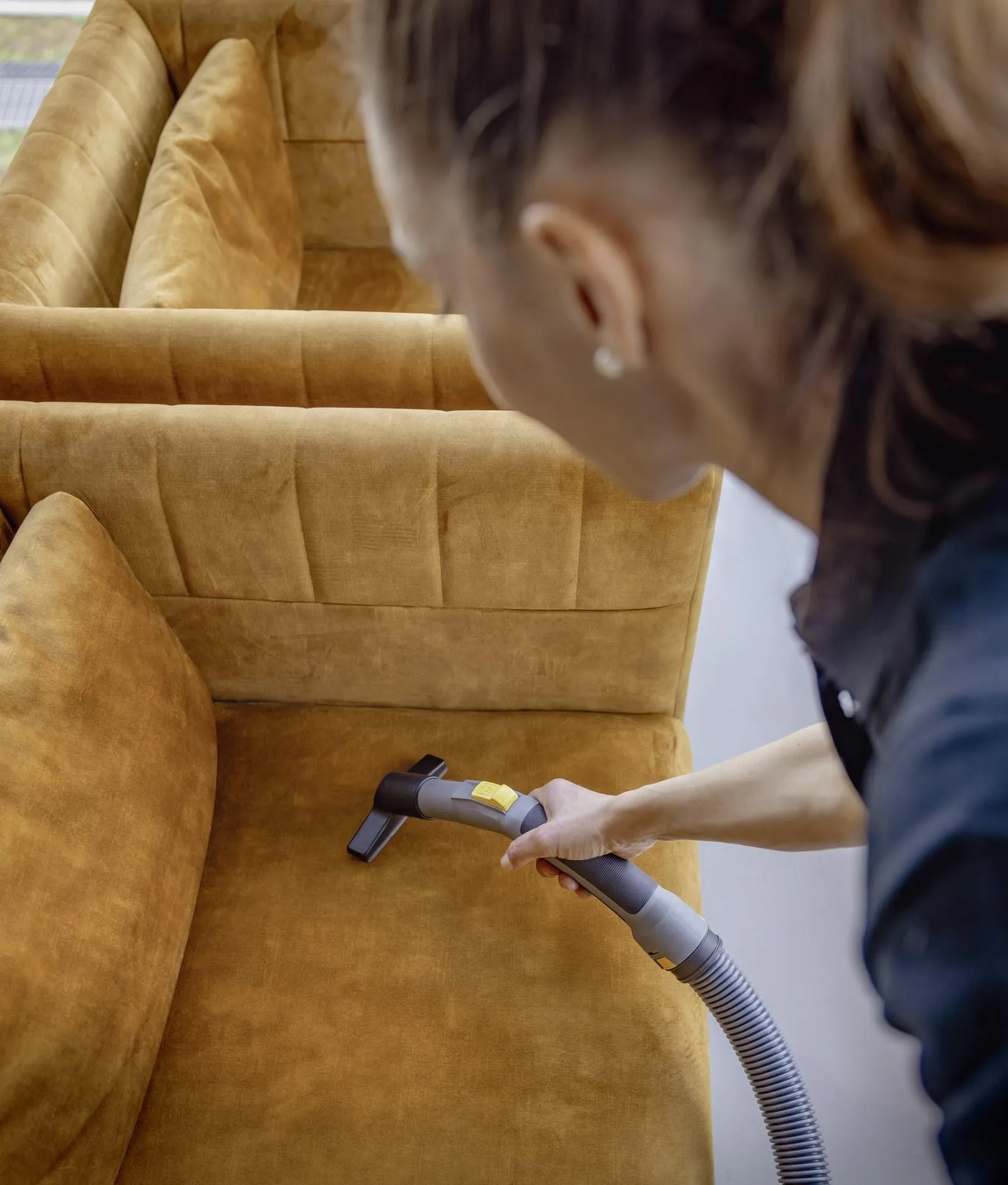 Аккумуляторный пылесос для сухой уборки Karcher T 15/1 Bp Adv HEPA 1.355-351.0