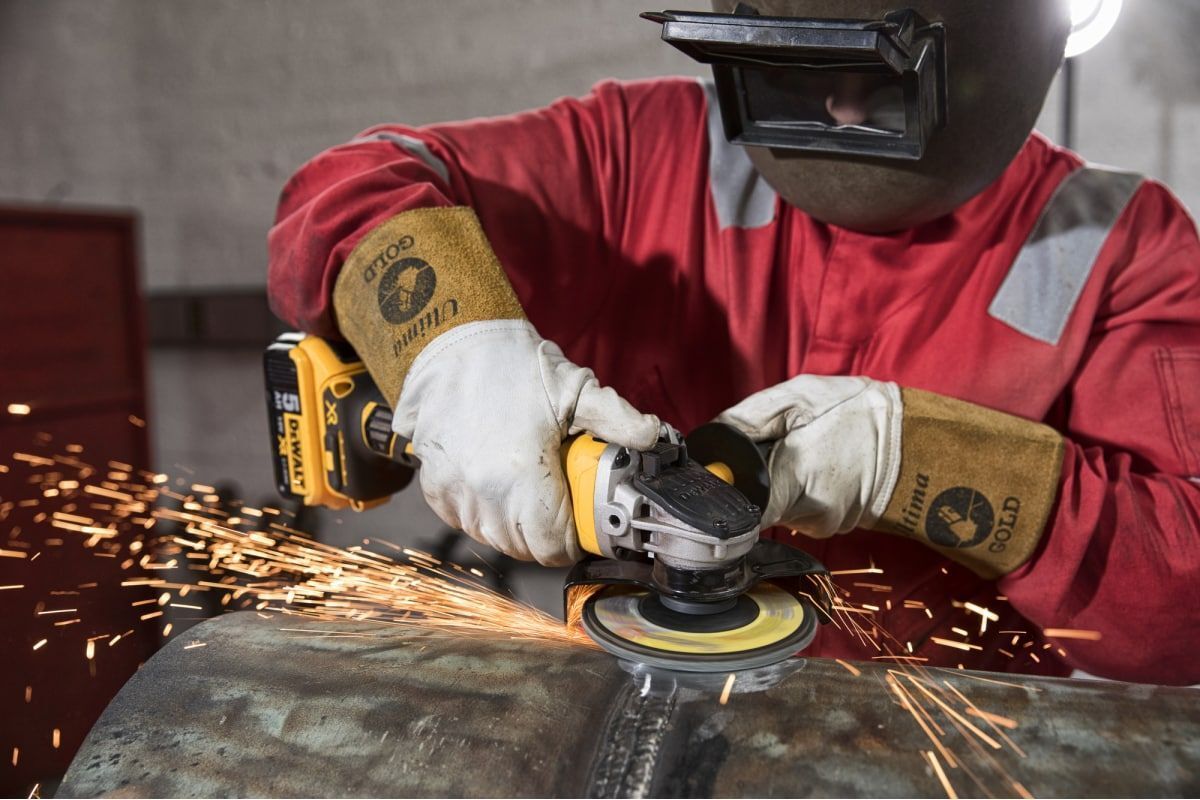 Угловая шлифмашина DeWALT DCG405NT