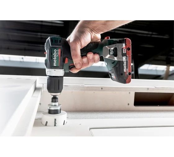 Аккумуляторная дрель-шуруповерт Metabo BS 18 L BL 602326500, с 2 АКБ 18V/2.0Ah, ЗУ, кейс