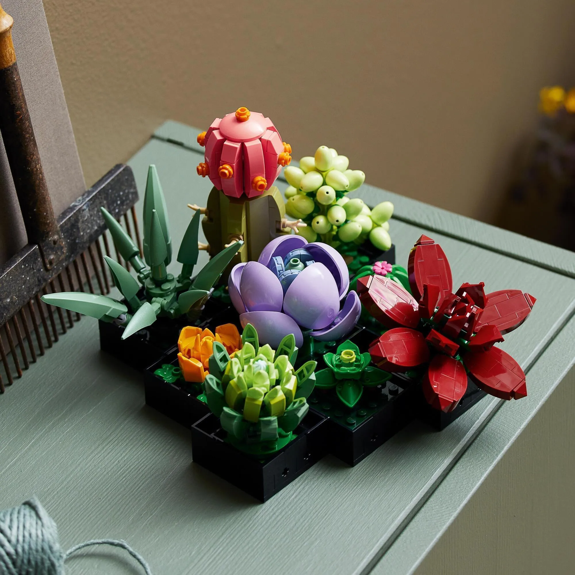 Конструктор LEGO ICONS 10309 Суккуленты