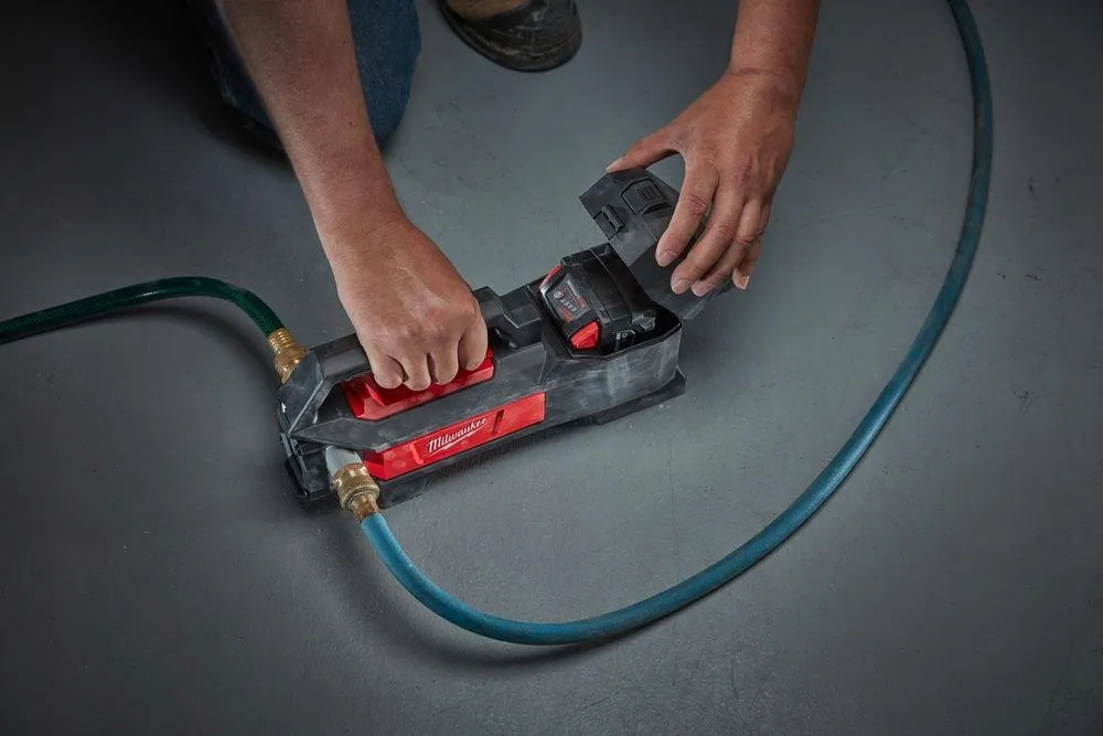 Аккумуляторная помпа Milwaukee M18 BTP-0 4933471494