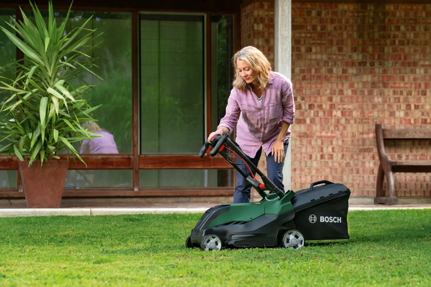 Газонокосилка электрическая Bosch AdvancedRotak 44-750 06008B9J00