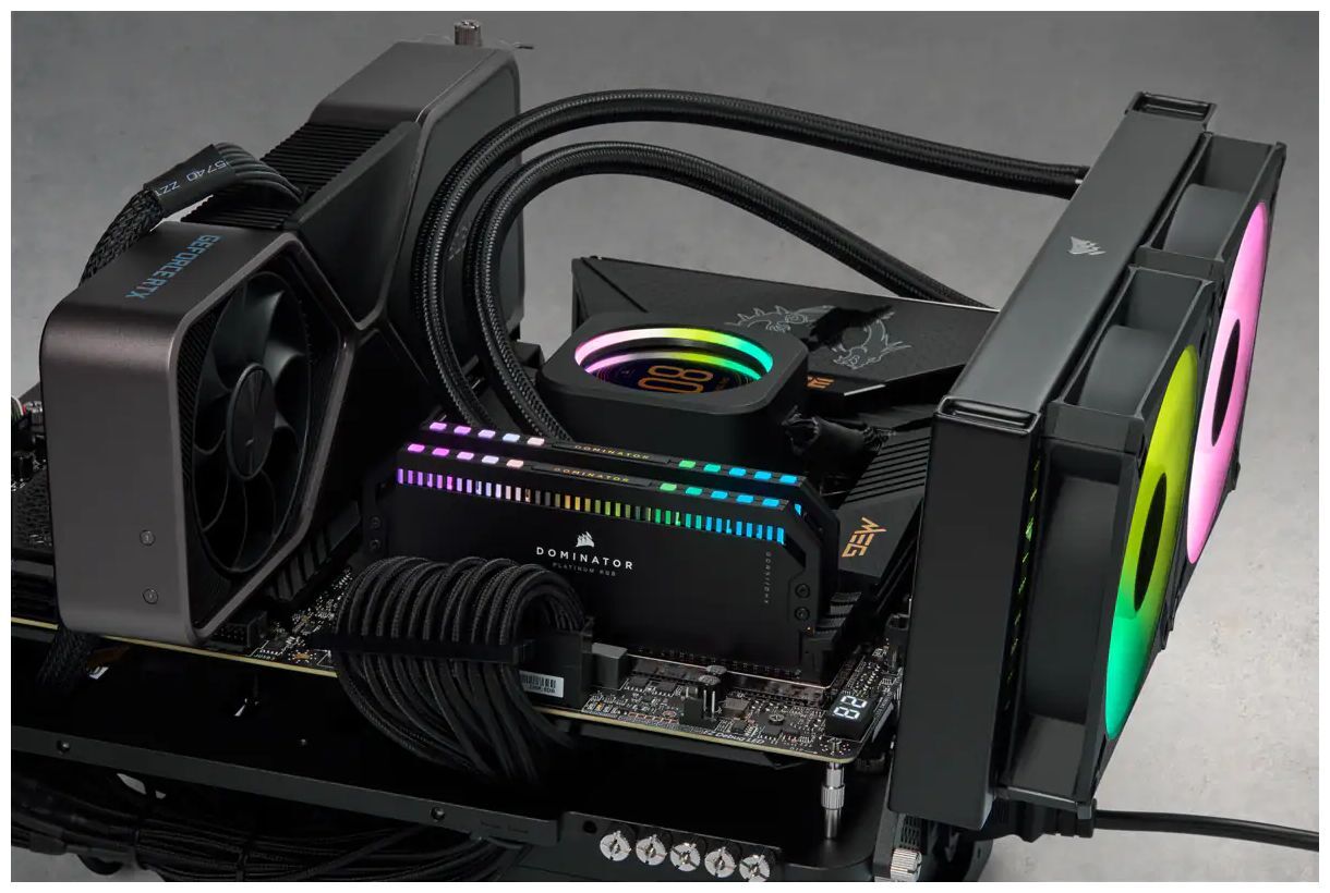 Оперативная память Corsair Dominator Platinum RGB (16 ГБ x 2 шт.) DDR5 5200 МГц DIMM CL40 CMT32GX5M2B5200C40