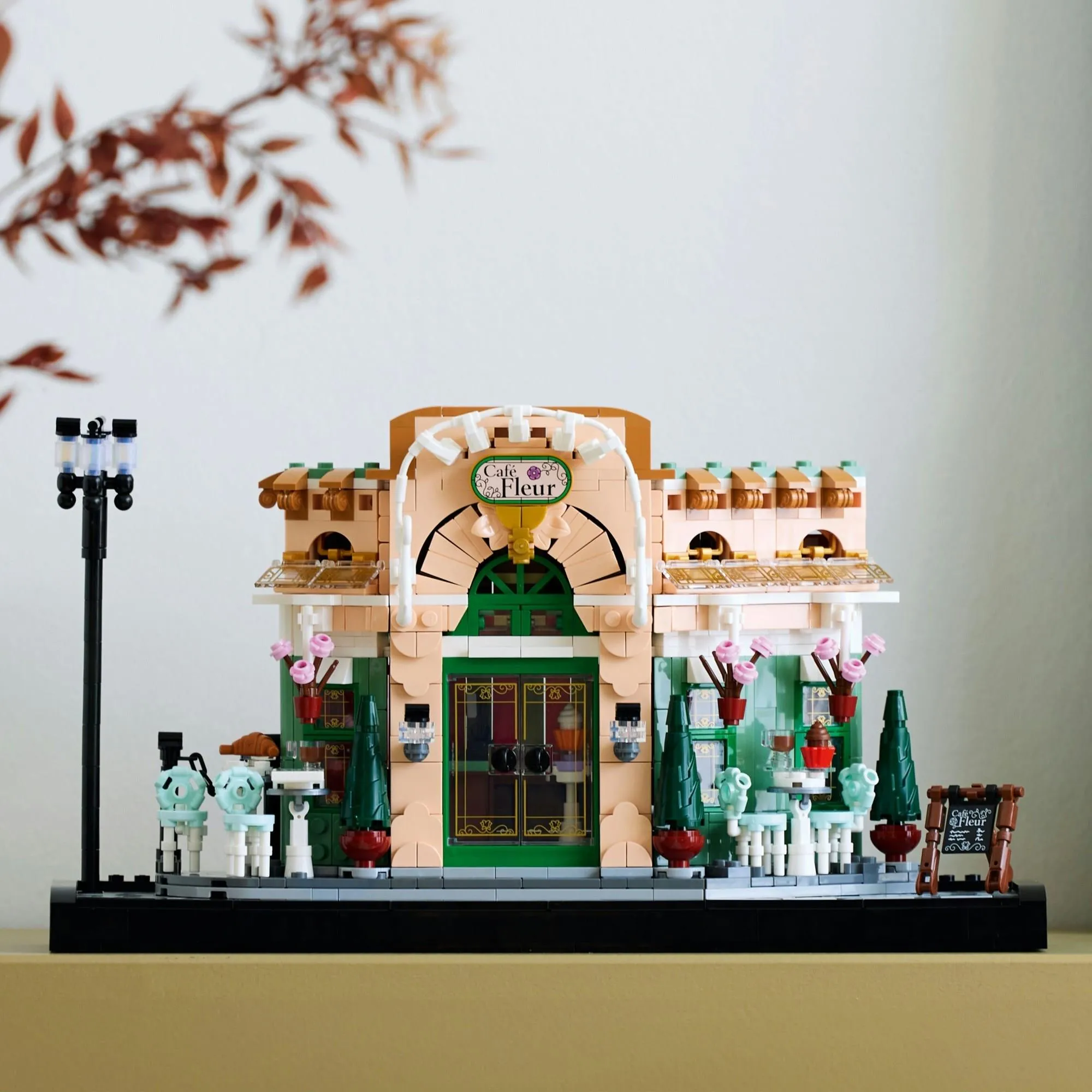 Конструктор LEGO Icons 10362 Французская пекарня