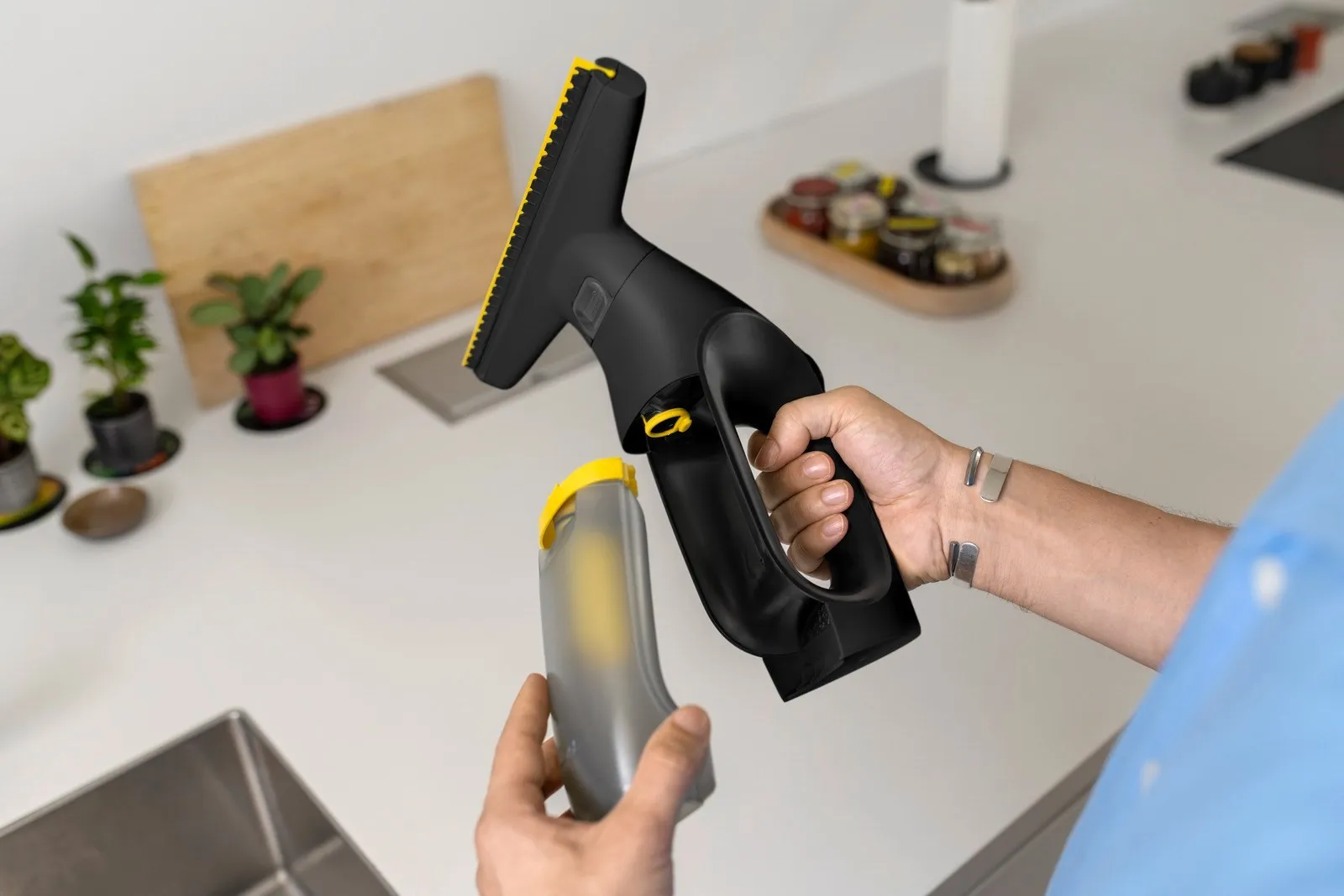 Стеклоочиститель Karcher WV 2 Universal Precision + Black 1.633-676.0