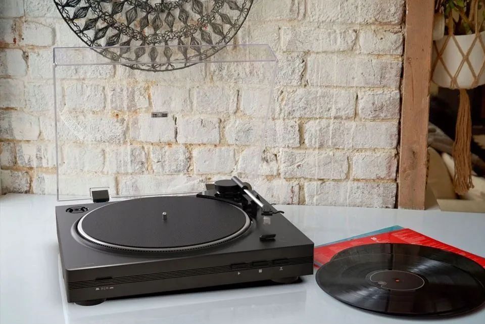 Проигрыватель Thomson TT350 черный