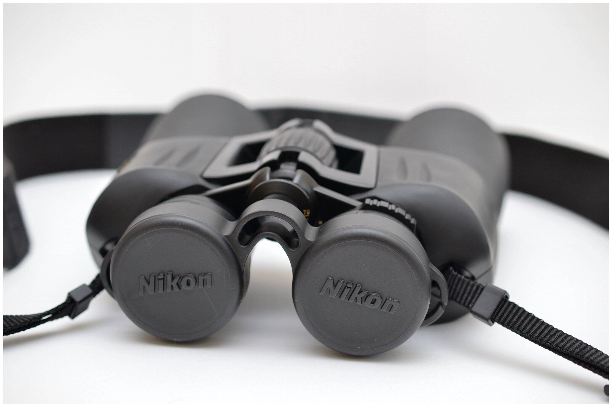 Бинокль Nikon Action EX 10x50 CF черный