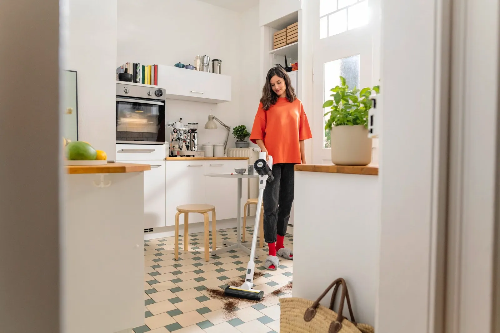 Беспроводной вертикальный пылесос Karcher KVA 2 *ЕС - Экспресс 1.198-730.0