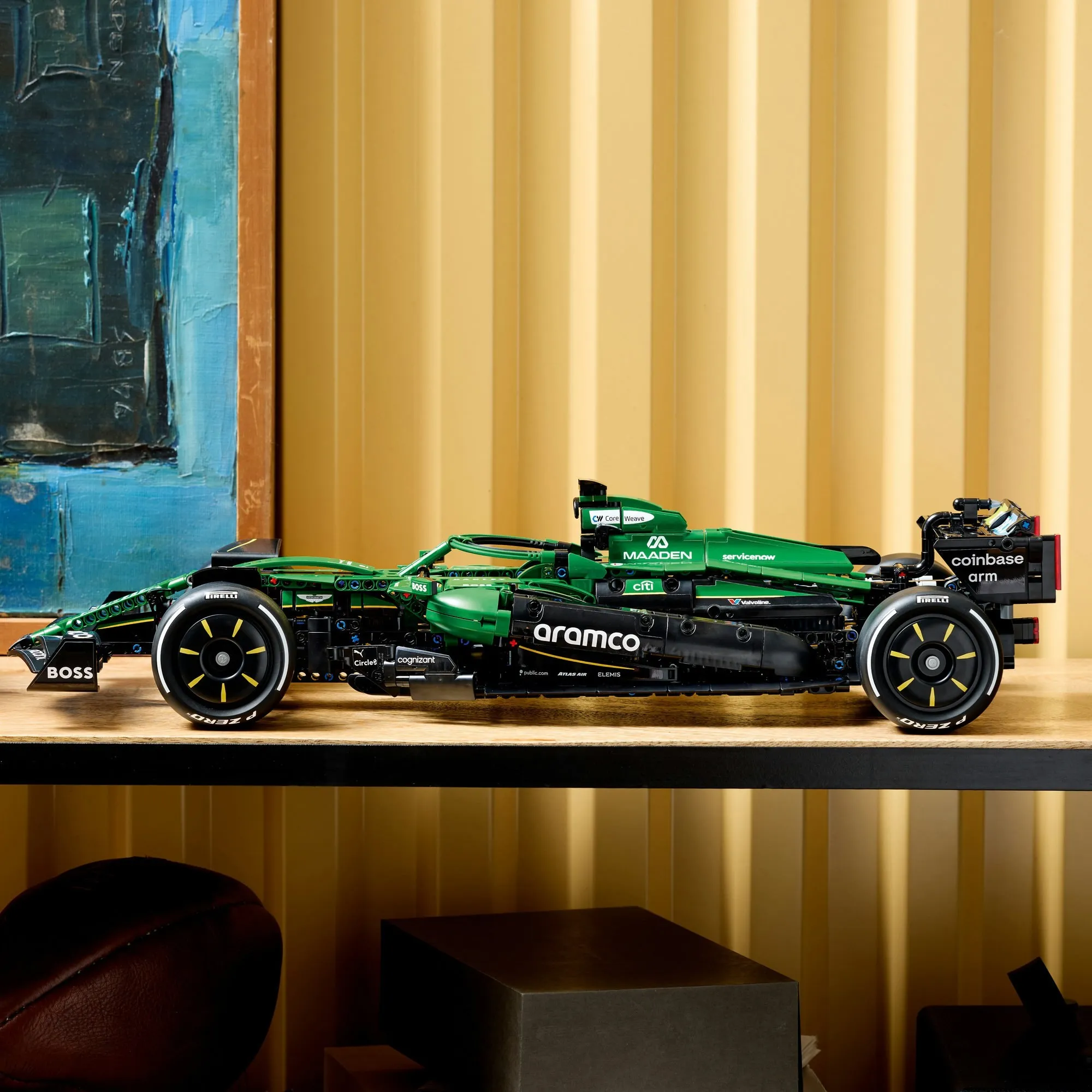 Конструктор Lego Technic 42240 Автомобиль Aston Martin Aramco AMR25 F1