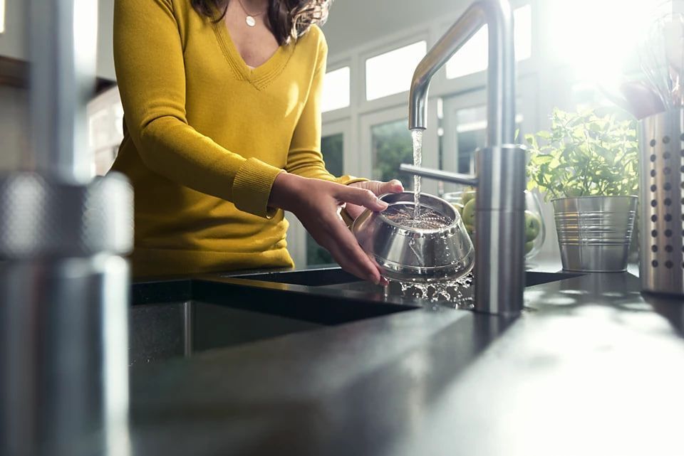 Центробежная соковыжималка Philips HR1919/70 Avance Collection, черный