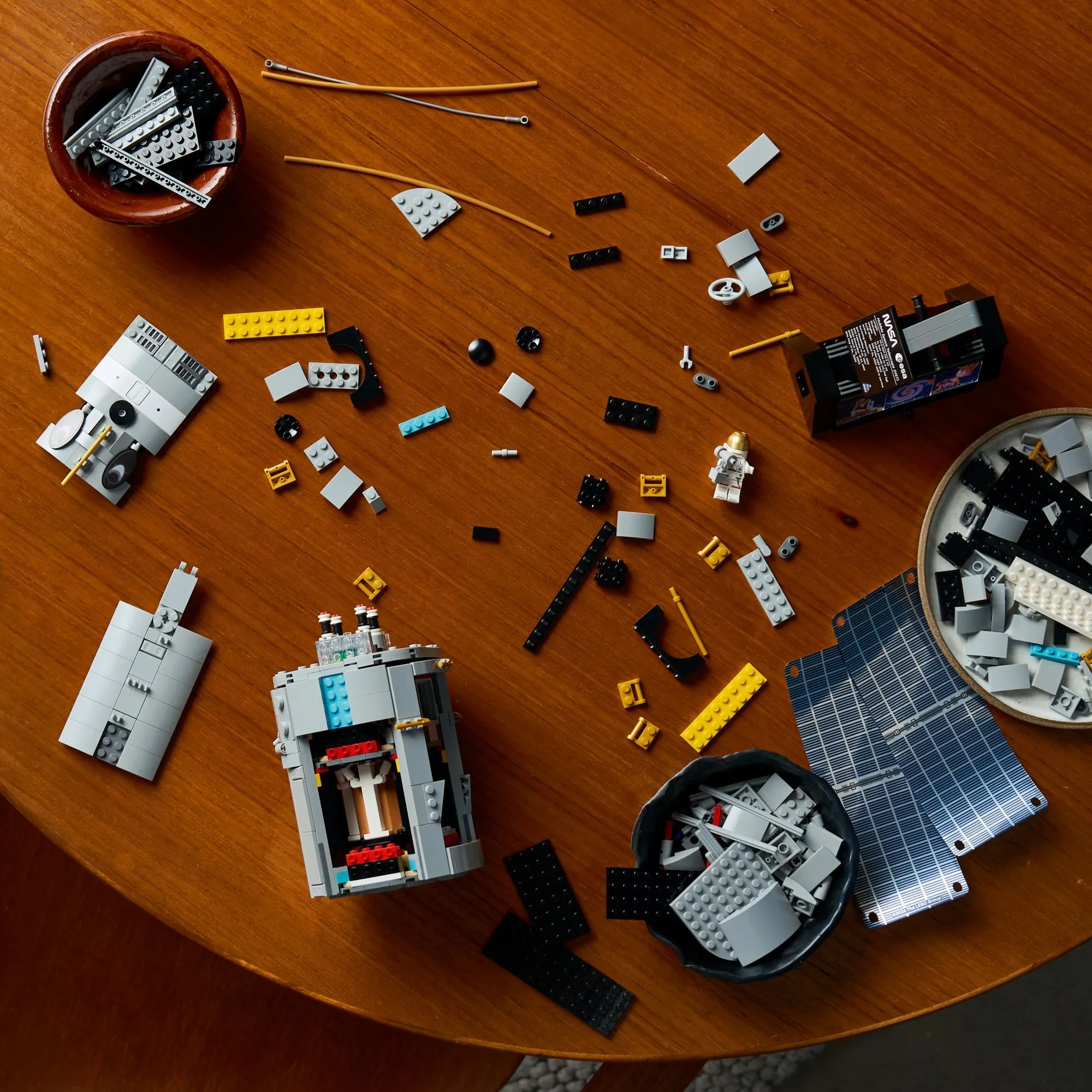 Конструктор LEGO Icons 11382 Космический телескоп Хаббла
