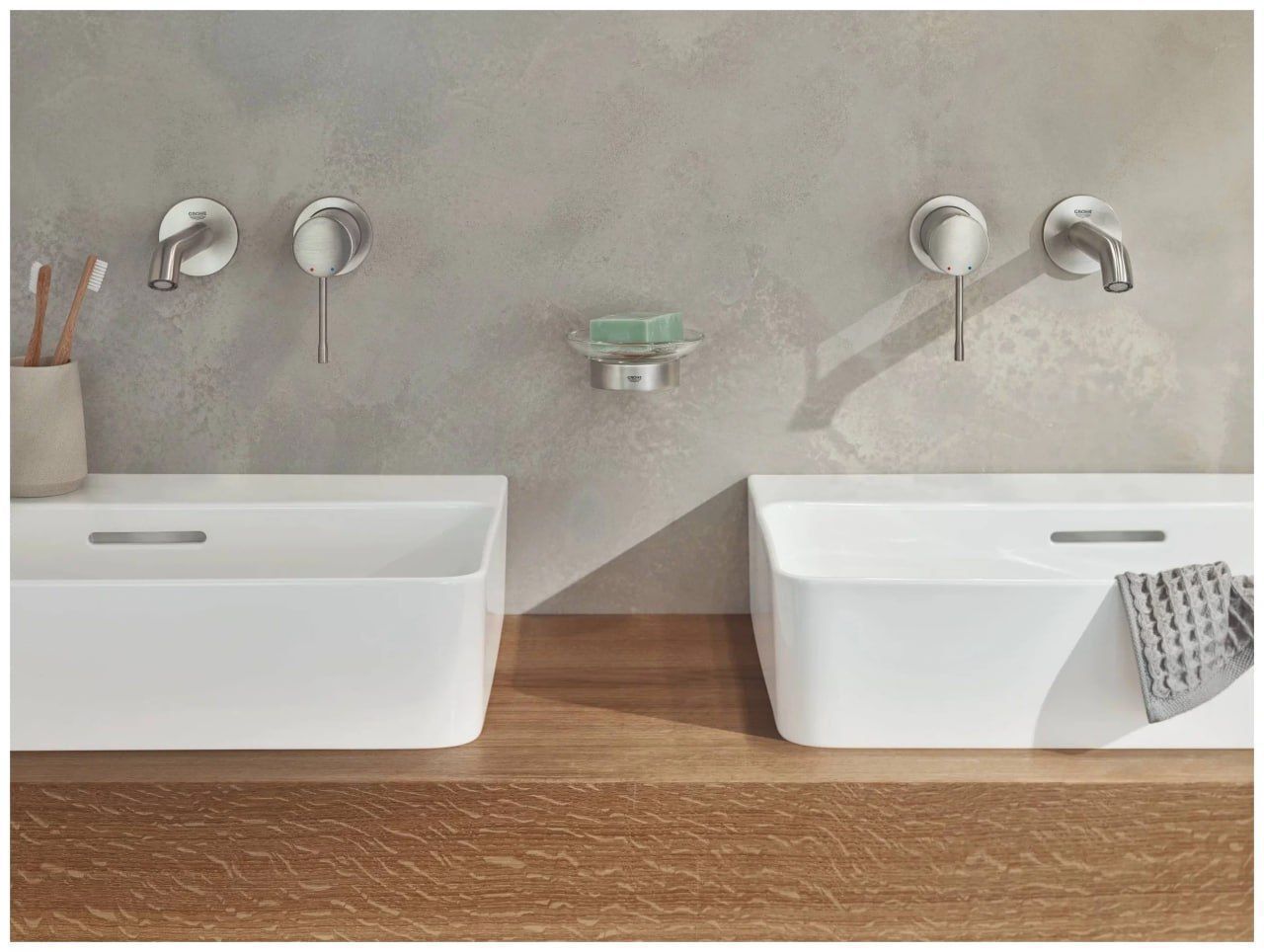 Смеситель для раковины (умывальника) Grohe Essence+ 19408001 хром