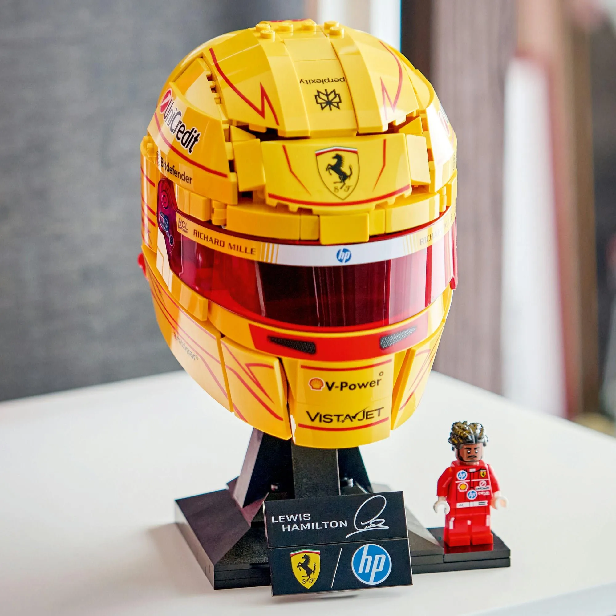 Конструктор LEGO Editions Formula 1 43022 Шлем Льюиса Хэмилтона Scuderia Ferrari HP