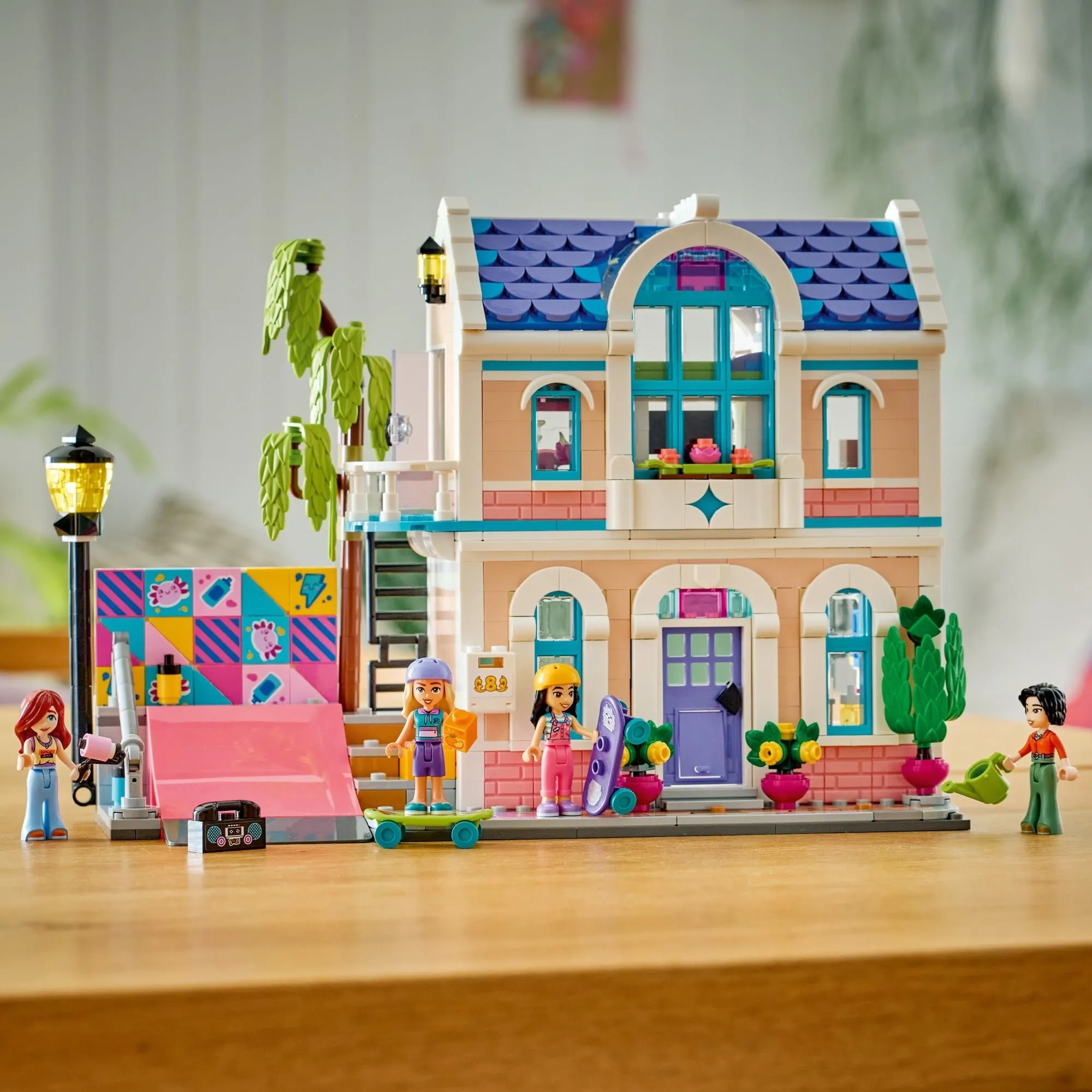 Конструктор LEGO Friends 42687 Семейный дом Лианн