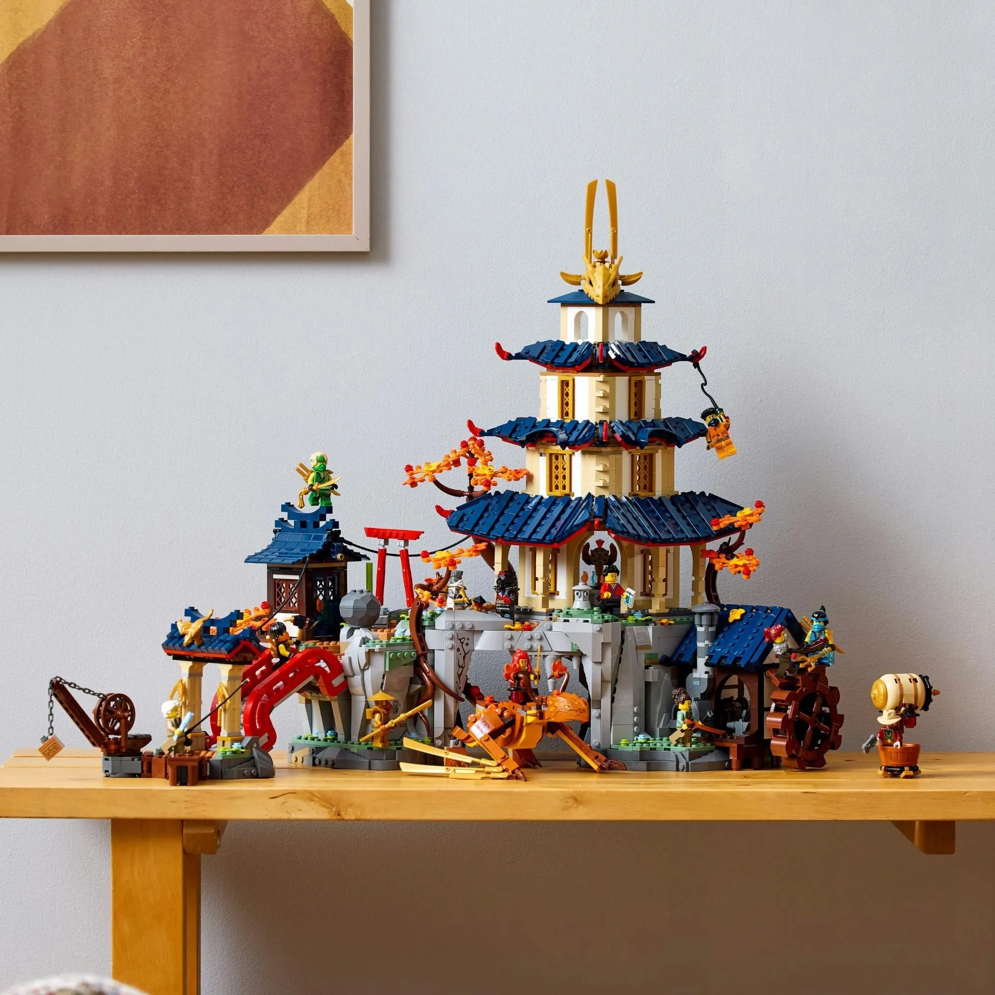 Конструктор LEGO NINJAGO 71814 Турнирный город с храмом