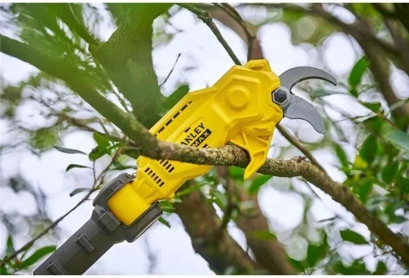 Аккумуляторный секатор Stanley Fatmax SFMCPP632D1-QW