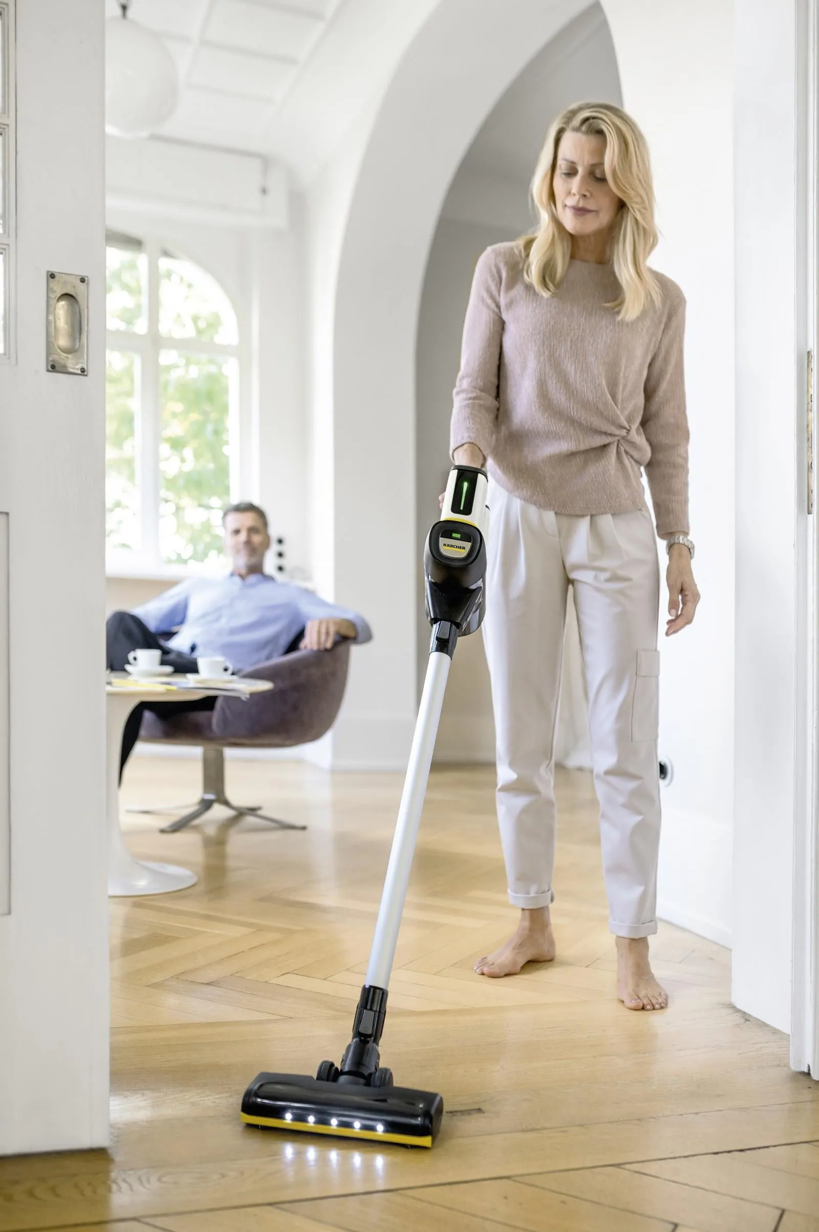 Беспроводной вертикальный пылесос Karcher VC 7 yourMax (1.198-710.0)