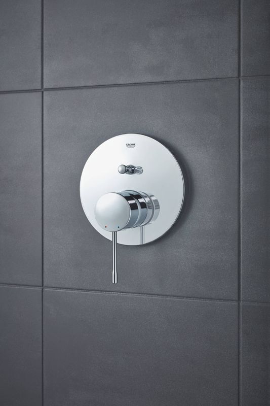 Смеситель однорычажный для ванны GROHE Essence, круглая розетка, хром (24058001)