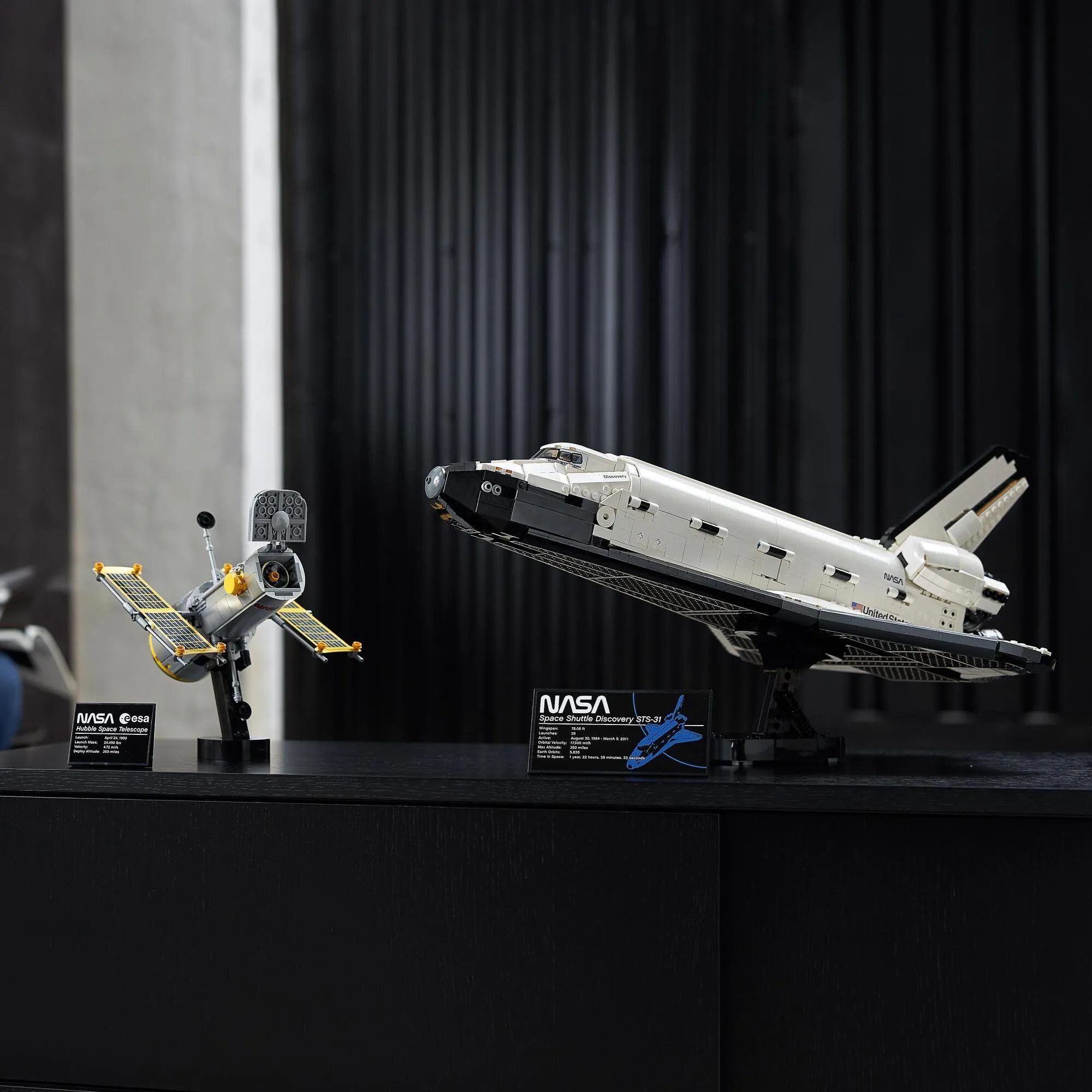 LEGO ICONS 10283 Космический шаттл NASA «Дискавери»