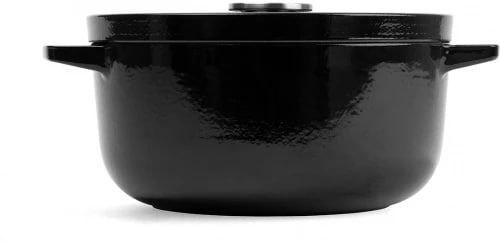Черная чугунная кастрюля KitchenAid объемом 3,3 л. 22 см черный оникс, с крышкой