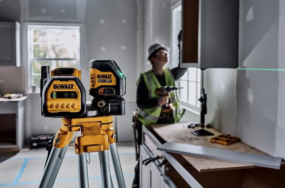 Аккумуляторный лазерный нивелир DeWalt DCE088D1G18, с 1 АКБ (2.0 Ач), ЗУ и кейсом