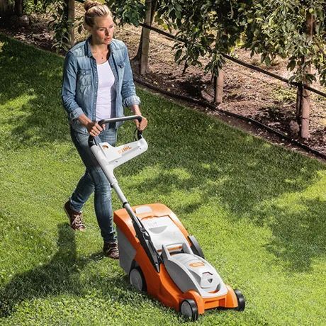 Аккумуляторная газонокосилка Stihl Rma 339 C 63200111443 в комплекте зу