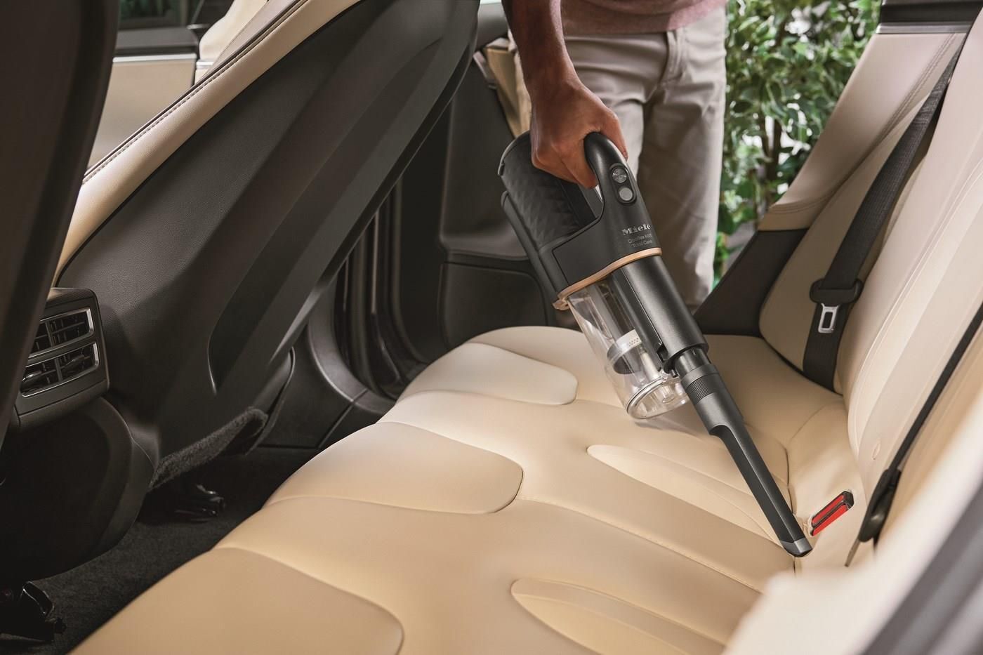 Вертикальный беспроводной пылесос Miele Duoflex HX1 Carcare
