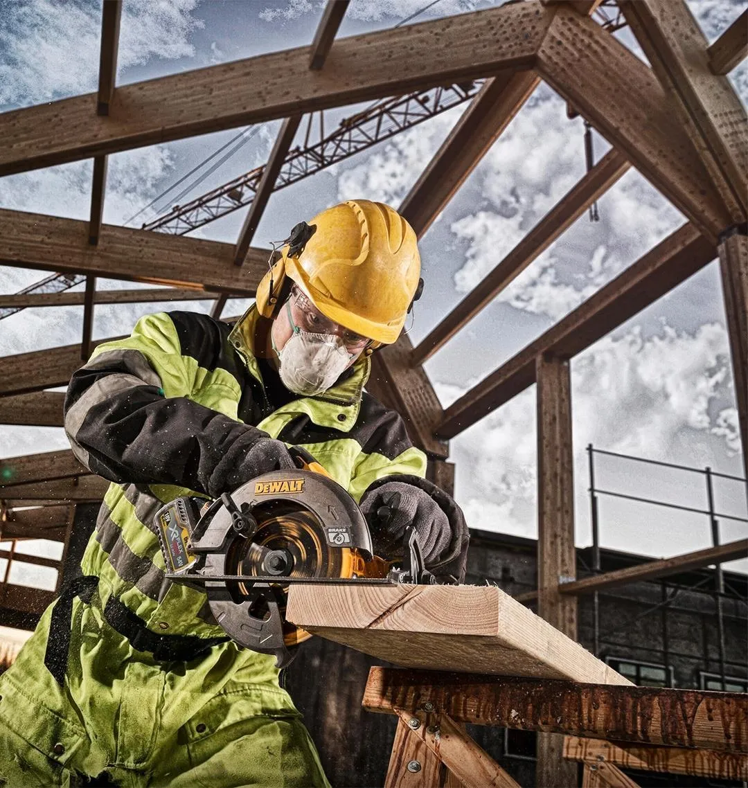 Аккумуляторная дисковая пила FlexVolt DeWalt DCS575N, без АКБ и ЗУ