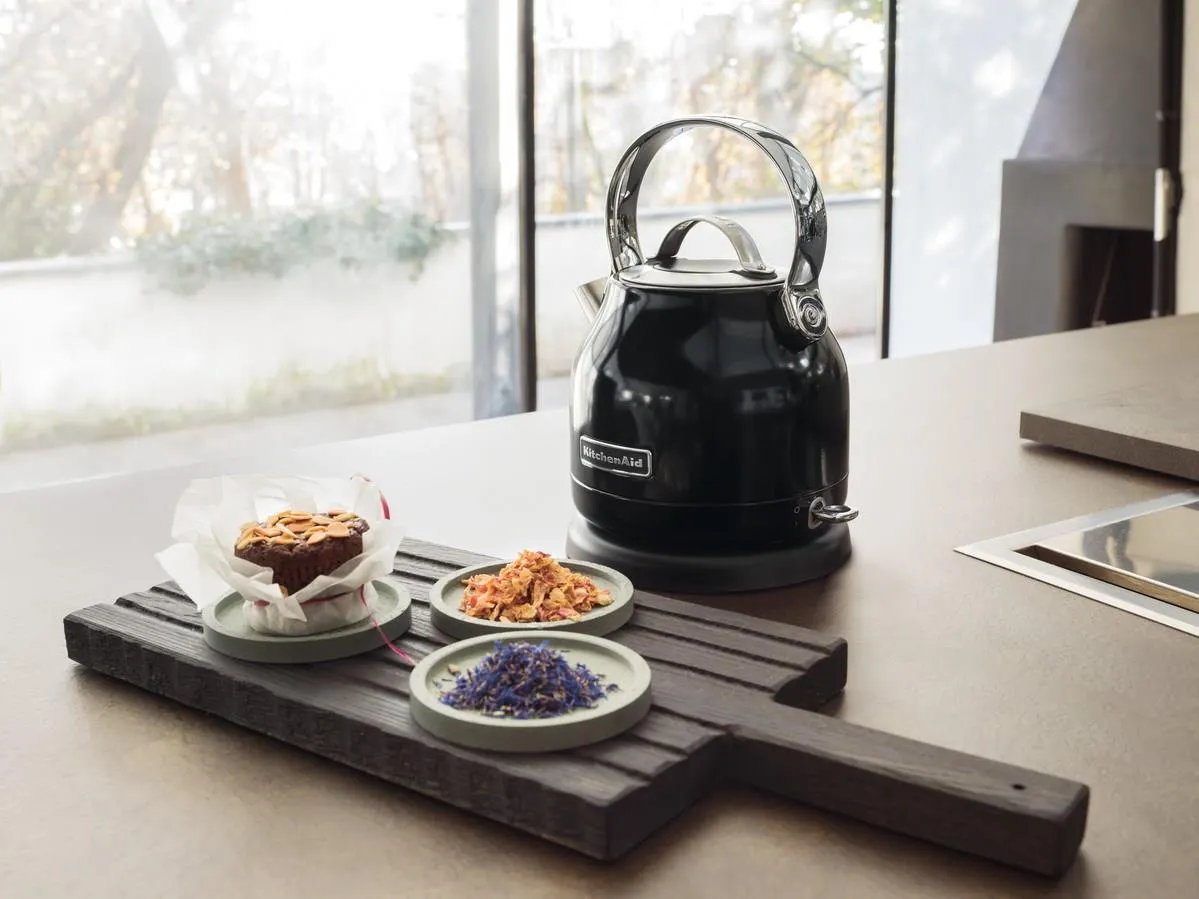 Электрический чайник KitchenAid Stella 5KEK1222EOB, 1,25 л, чёрный