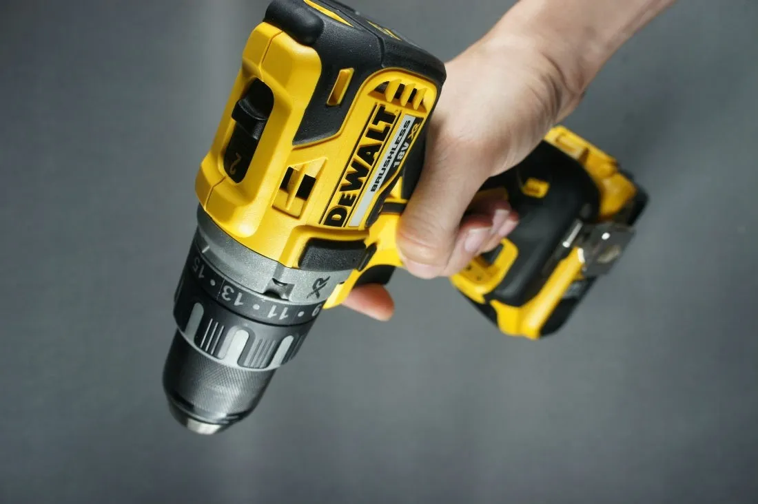 Аккумуляторная безударная дрель-шуруповерт DeWalt DCD791P1, с 1 АКБ и ЗУ